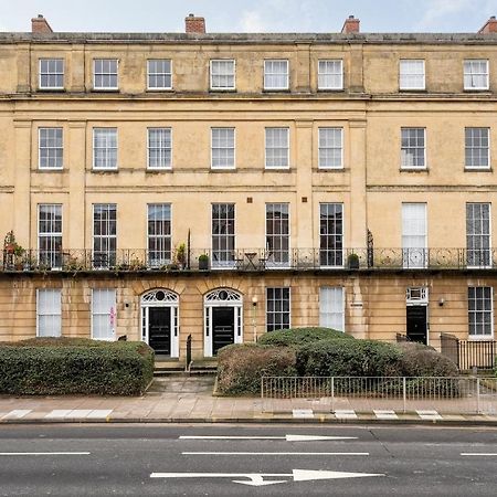 High End Free Parking Wifi Balcony Ensuite Cheltenham Exterior photo