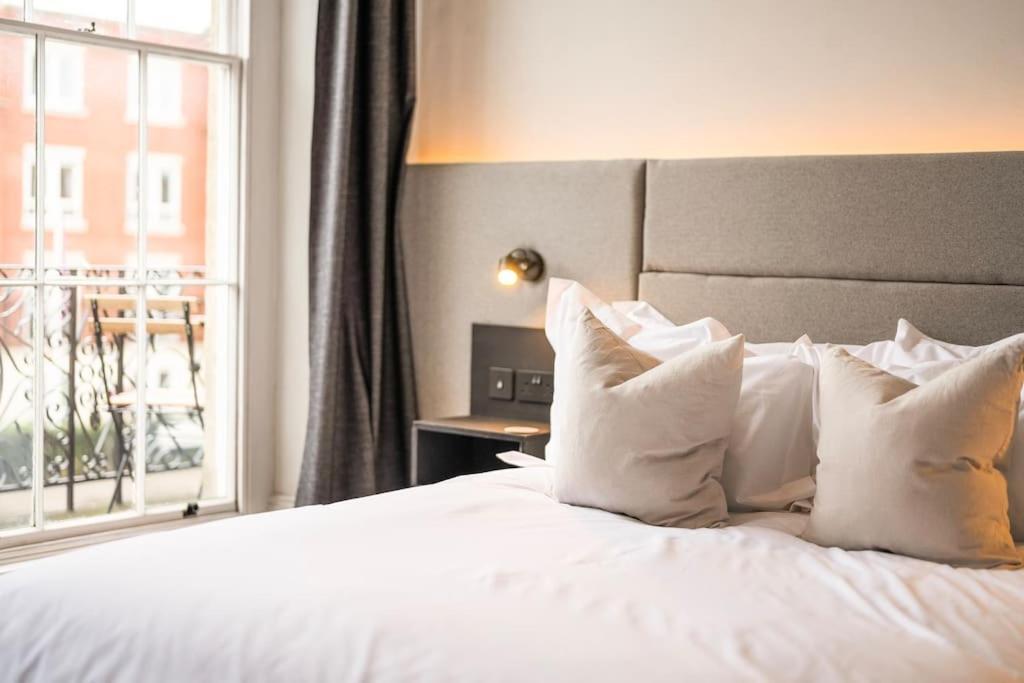 High End Free Parking Wifi Balcony Ensuite Cheltenham Exterior photo