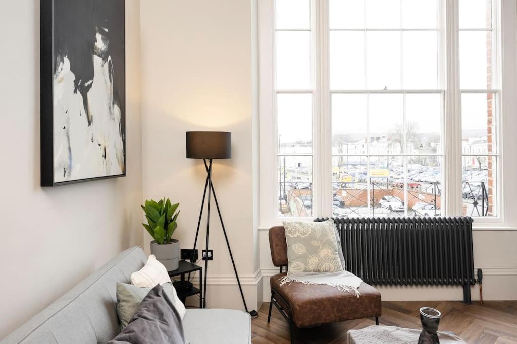 High End Free Parking Wifi Balcony Ensuite Cheltenham Exterior photo