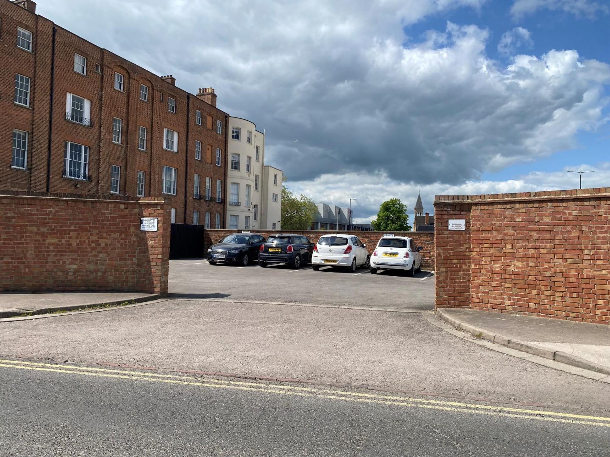 High End Free Parking Wifi Balcony Ensuite Cheltenham Exterior photo